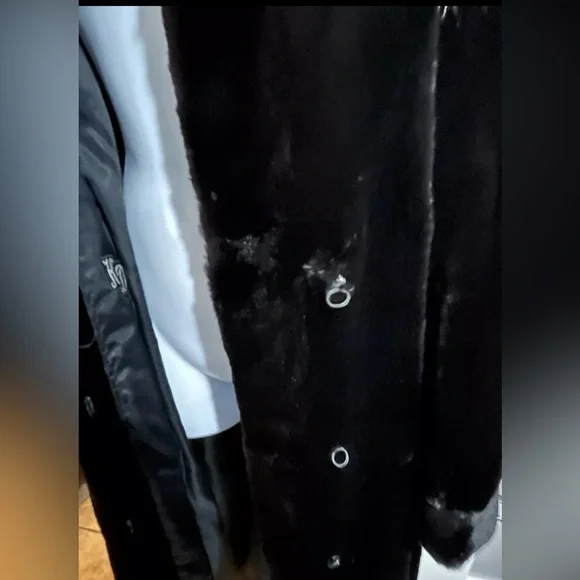 NWOT The fur is sheered muskrat woman’s coat. With detachable hood. - Picture 5 of 9
